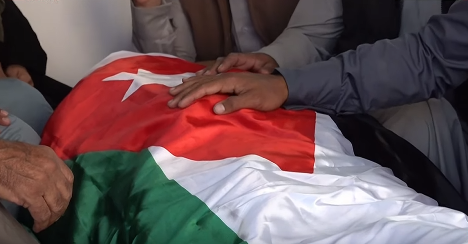 الصور الأولى لاستلام جثمان الشهيد ماهر الجازي
