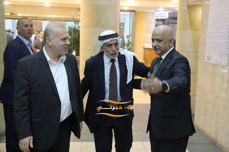 خليل الحاج توفيق يستقبل التهاني 