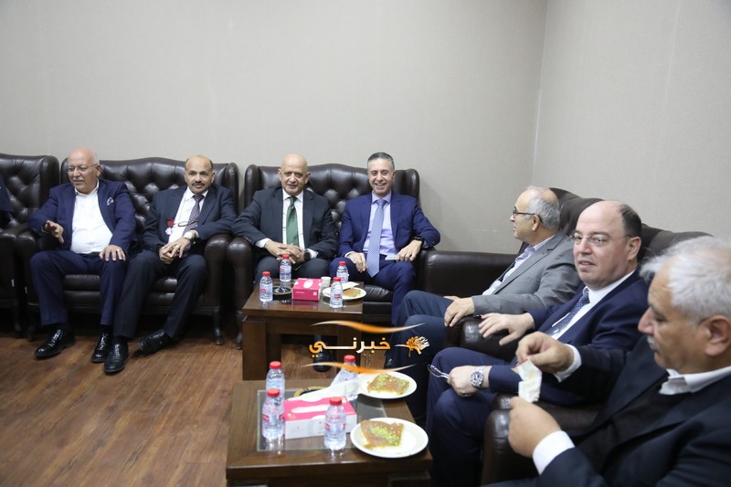 خليل الحاج توفيق يستقبل التهاني 