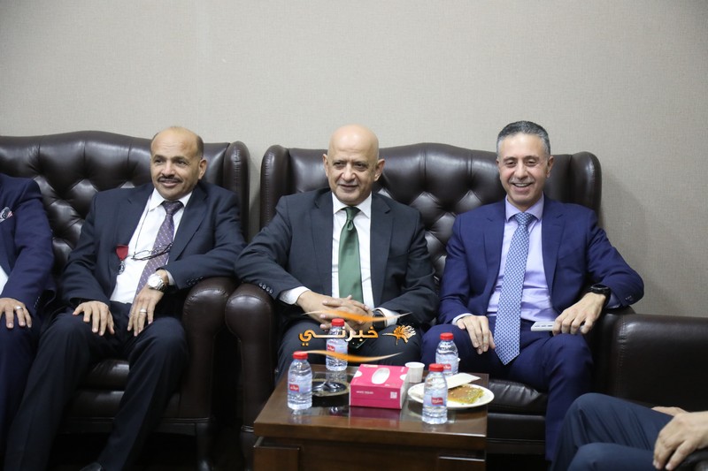 خليل الحاج توفيق يستقبل التهاني 