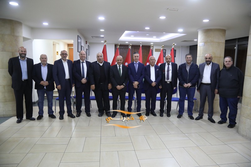 خليل الحاج توفيق يستقبل التهاني 