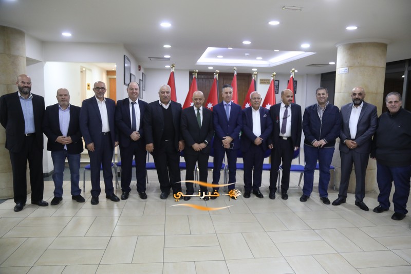 خليل الحاج توفيق يستقبل التهاني 