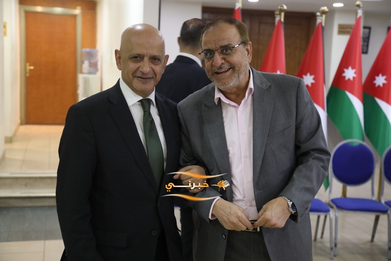 خليل الحاج توفيق يستقبل التهاني 