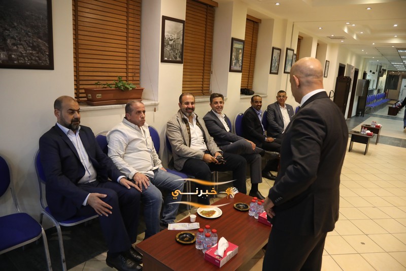 خليل الحاج توفيق يستقبل التهاني 