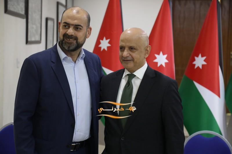 خليل الحاج توفيق يستقبل التهاني 