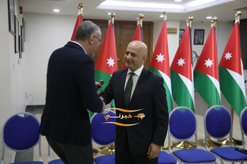 خليل الحاج توفيق يستقبل التهاني 