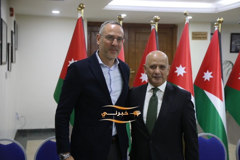 خليل الحاج توفيق يستقبل التهاني 