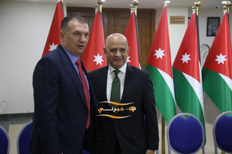 خليل الحاج توفيق يستقبل التهاني 