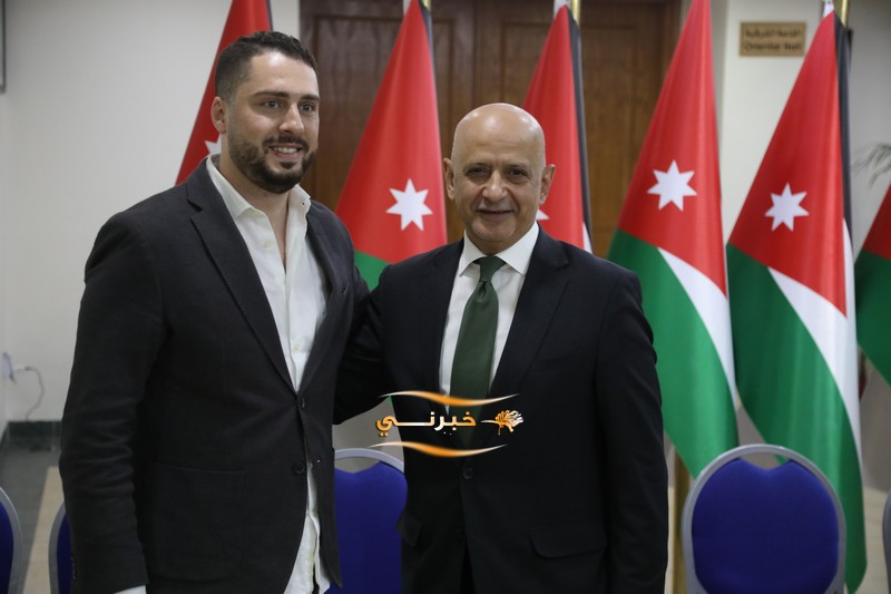 خليل الحاج توفيق يستقبل التهاني 