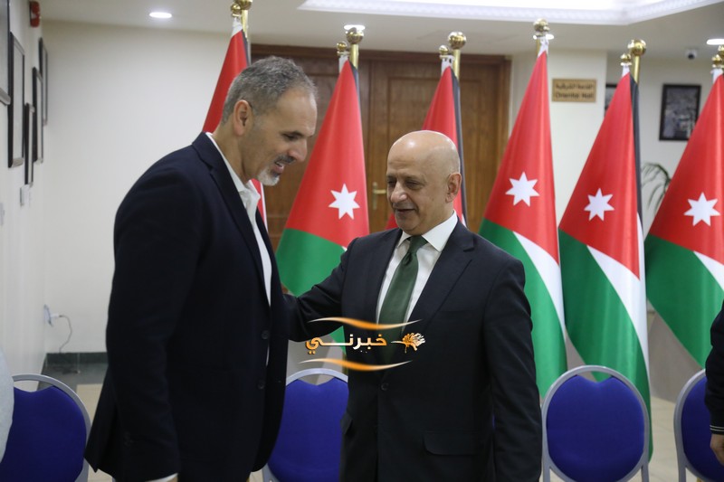 خليل الحاج توفيق يستقبل التهاني 