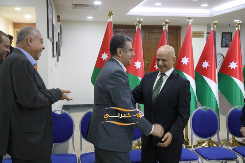 خليل الحاج توفيق يستقبل التهاني 