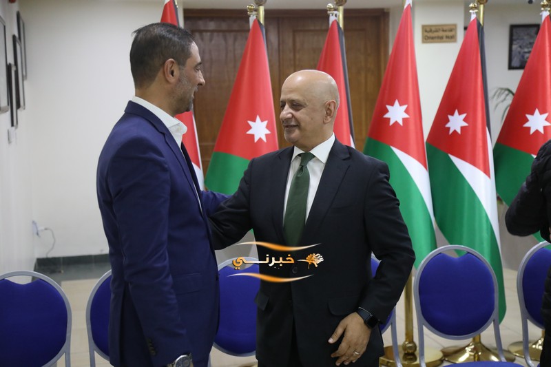 خليل الحاج توفيق يستقبل التهاني 