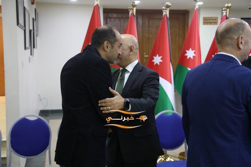 خليل الحاج توفيق يستقبل التهاني 