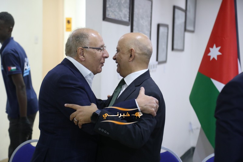 خليل الحاج توفيق يستقبل التهاني 