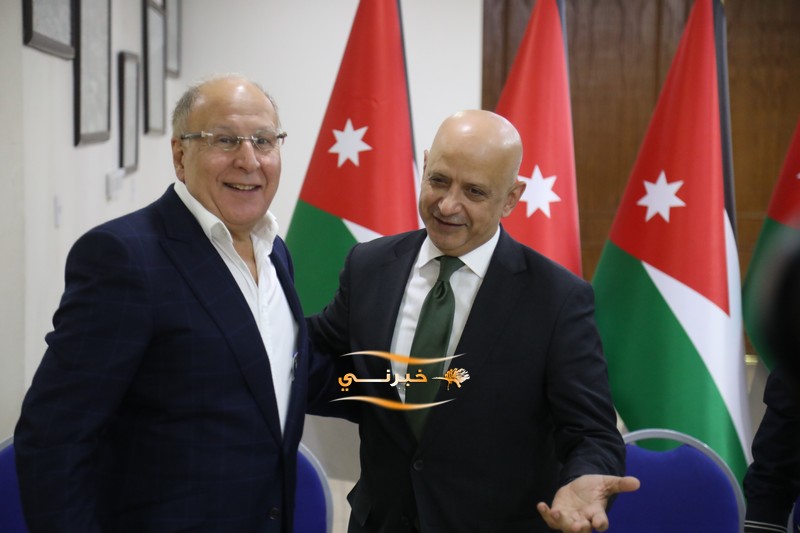 خليل الحاج توفيق يستقبل التهاني 