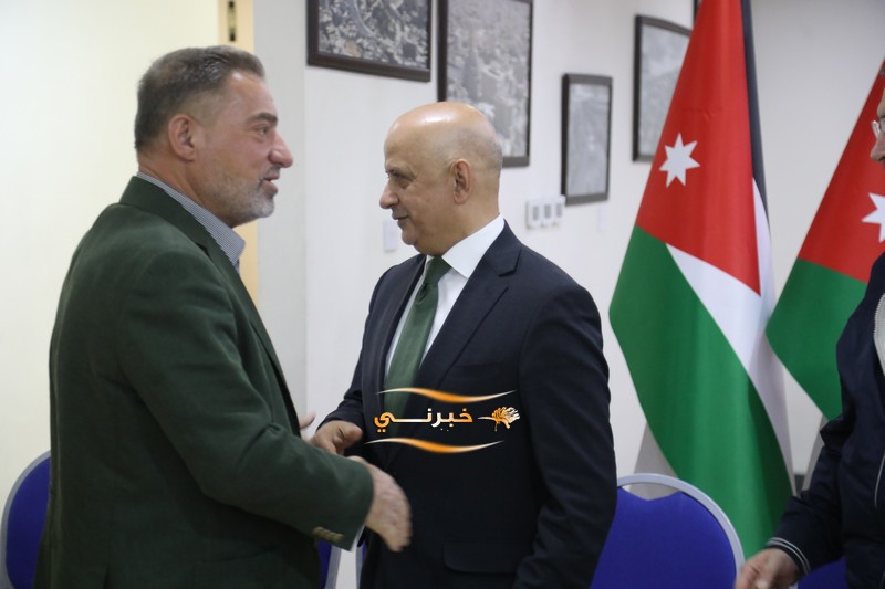 خليل الحاج توفيق يستقبل التهاني 