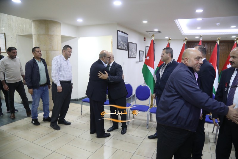 خليل الحاج توفيق يستقبل التهاني 