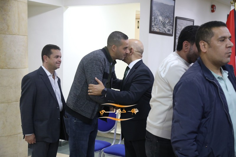 خليل الحاج توفيق يستقبل التهاني 