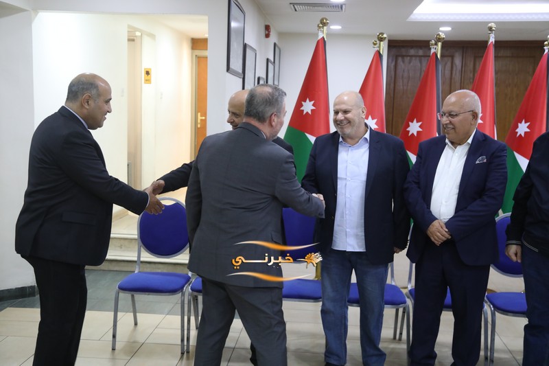 خليل الحاج توفيق يستقبل التهاني 