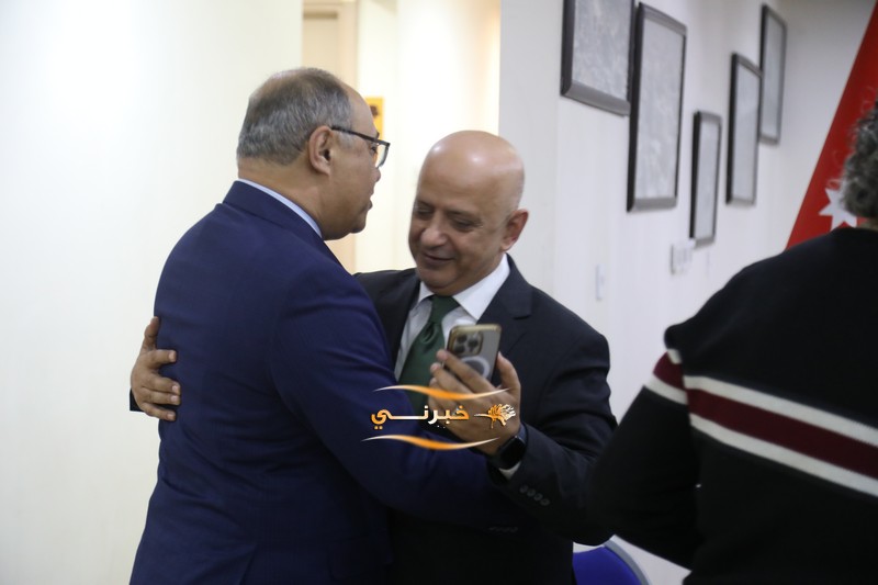 خليل الحاج توفيق يستقبل التهاني 