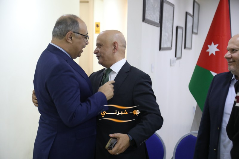 خليل الحاج توفيق يستقبل التهاني 