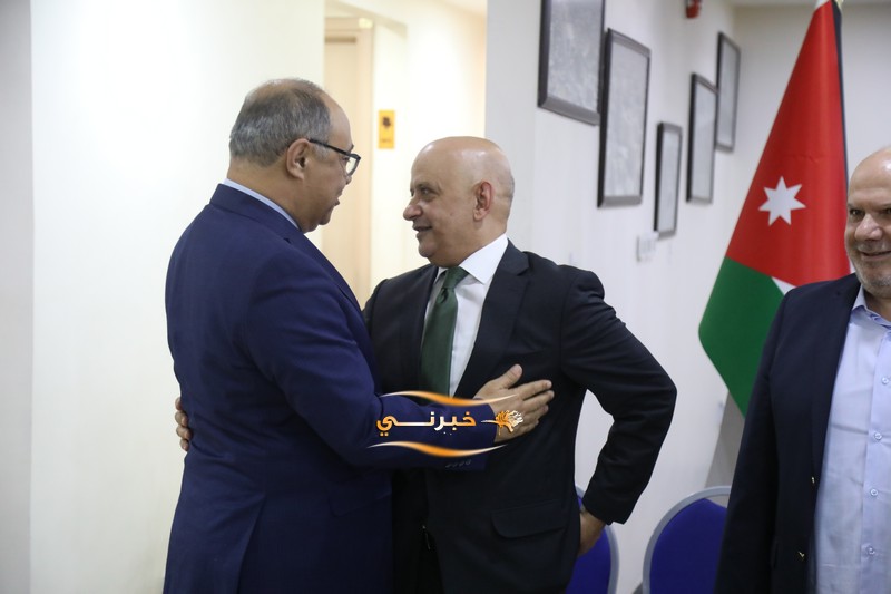 خليل الحاج توفيق يستقبل التهاني 