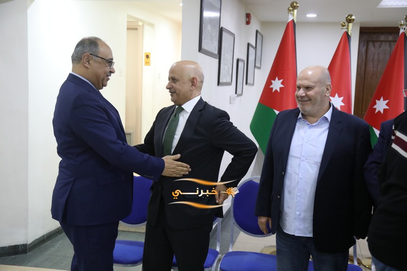 خليل الحاج توفيق يستقبل التهاني 