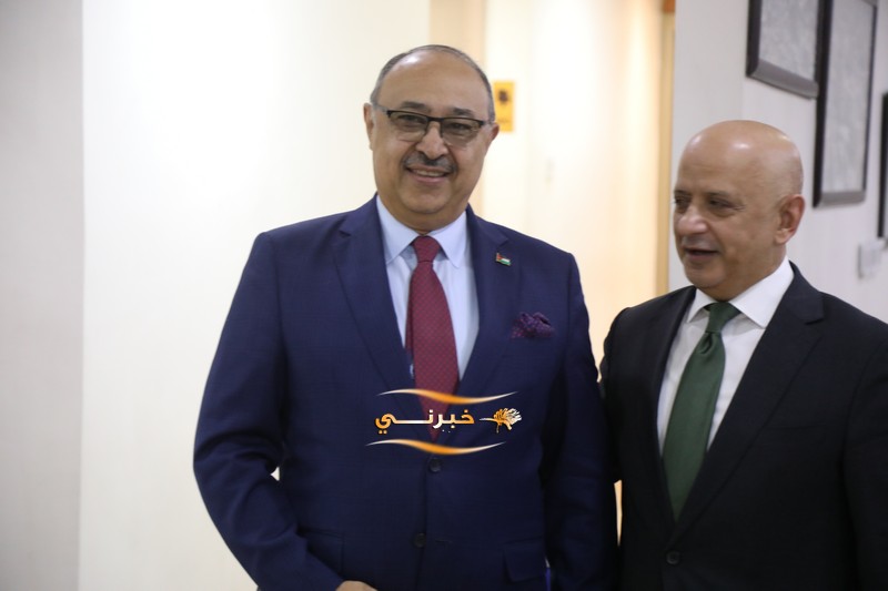 خليل الحاج توفيق يستقبل التهاني 