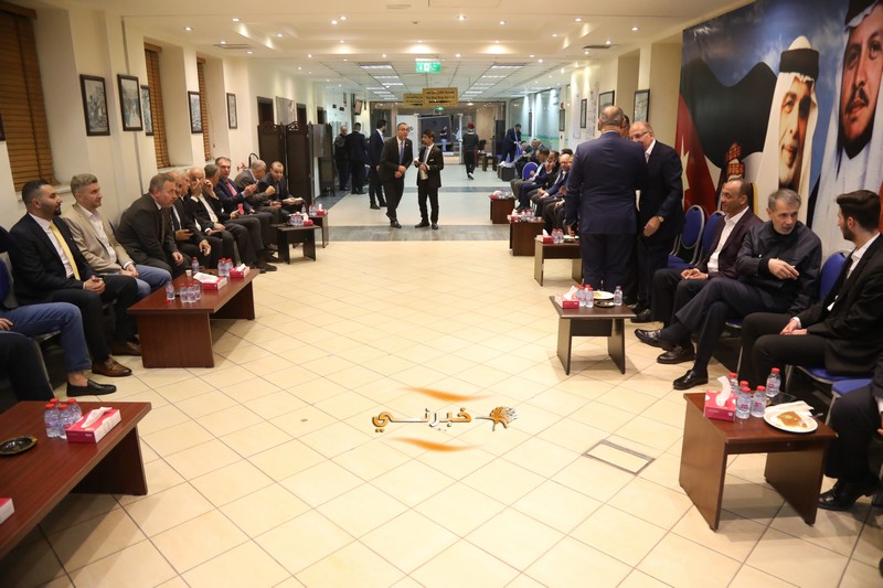 خليل الحاج توفيق يستقبل التهاني 