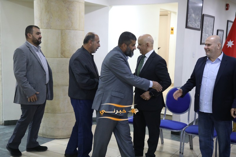 خليل الحاج توفيق يستقبل التهاني 