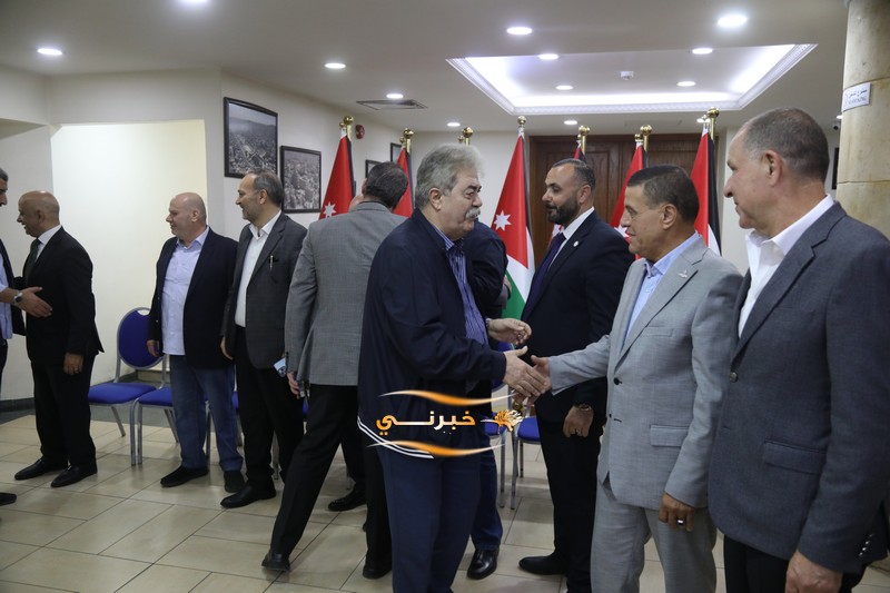 خليل الحاج توفيق يستقبل التهاني 