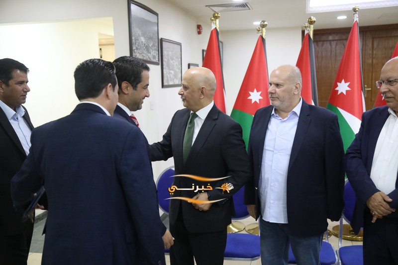 خليل الحاج توفيق يستقبل التهاني 