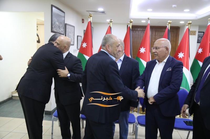 خليل الحاج توفيق يستقبل التهاني 