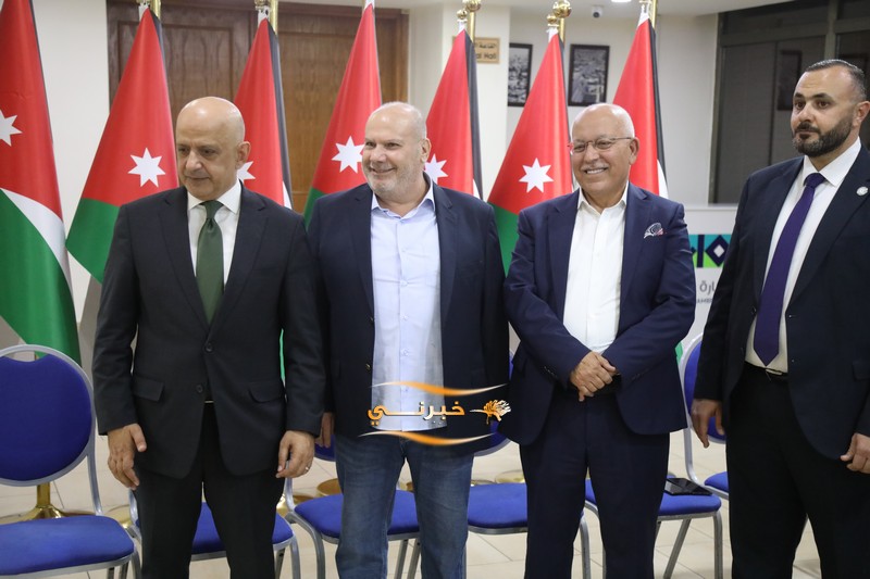 خليل الحاج توفيق يستقبل التهاني 