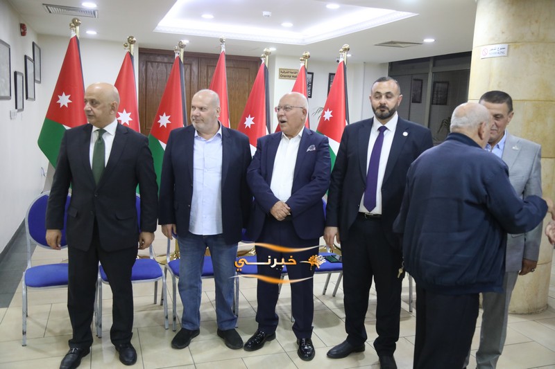 خليل الحاج توفيق يستقبل التهاني 