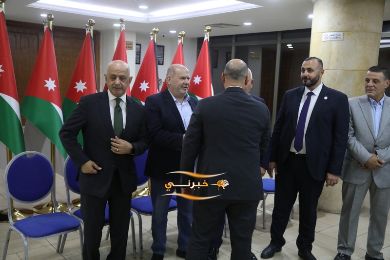 خليل الحاج توفيق يستقبل التهاني 