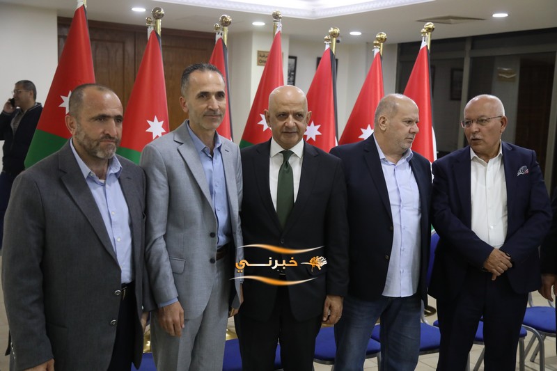 خليل الحاج توفيق يستقبل التهاني 