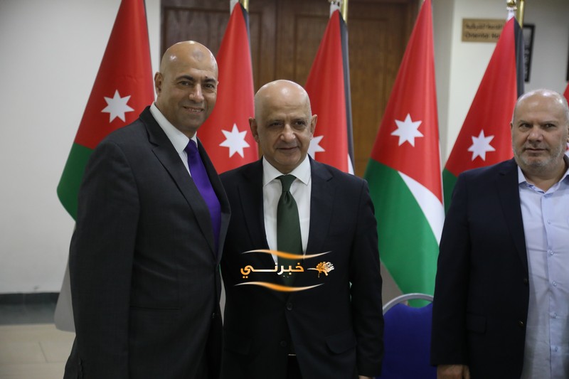 خليل الحاج توفيق يستقبل التهاني 