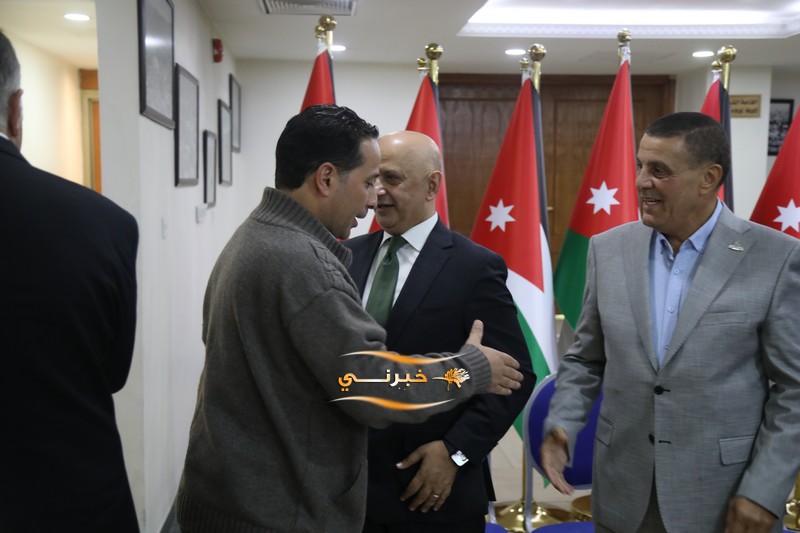 خليل الحاج توفيق يستقبل التهاني 