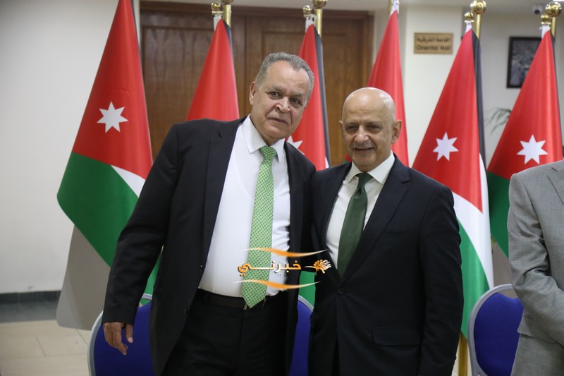 خليل الحاج توفيق يستقبل التهاني 