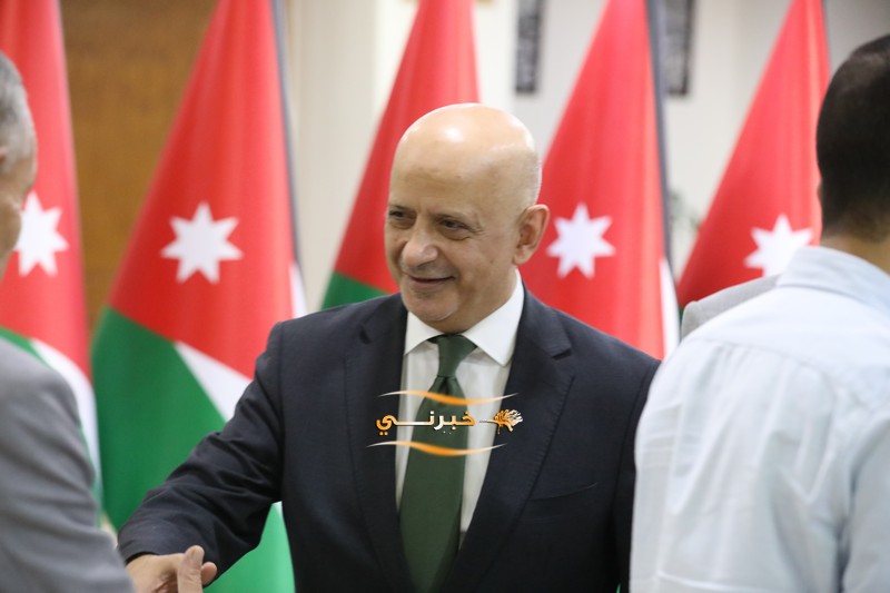 خليل الحاج توفيق يستقبل التهاني 