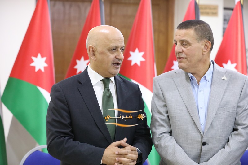 خليل الحاج توفيق يستقبل التهاني 