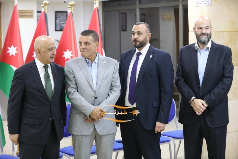 خليل الحاج توفيق يستقبل التهاني 