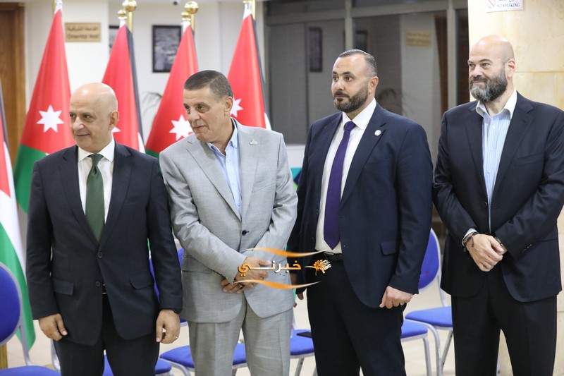 خليل الحاج توفيق يستقبل التهاني 