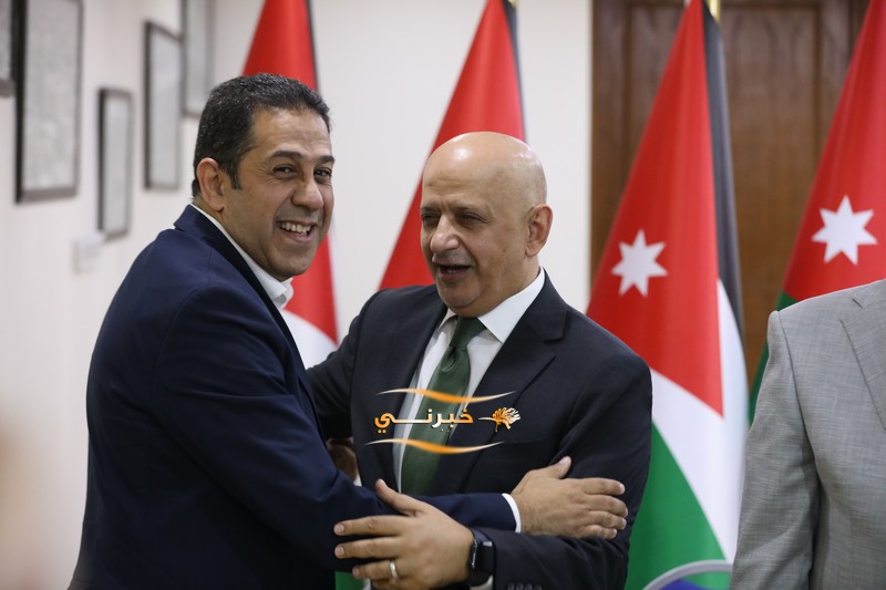 خليل الحاج توفيق يستقبل التهاني 