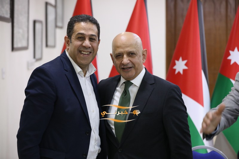 خليل الحاج توفيق يستقبل التهاني 