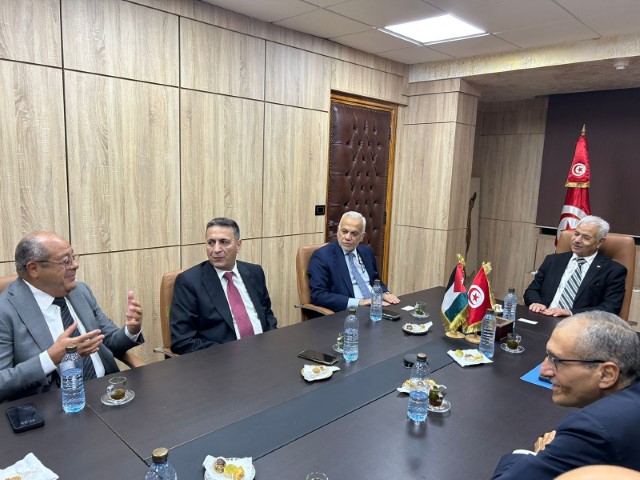 وزير التجارة التونسي يستقبل وفد الأسواق الحرة الأردنية