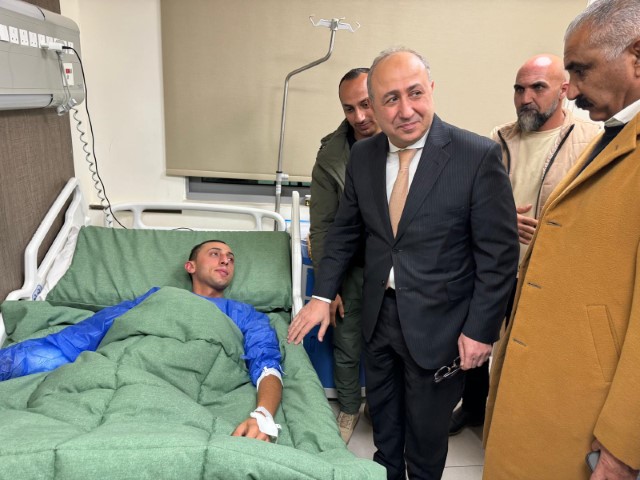 امين عام حزب عزم  وكتلة عزم النيابية يزورون  مصابي  الأمن العام