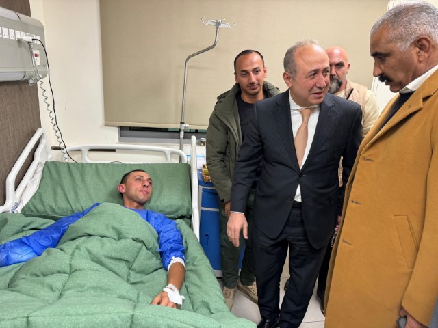 امين عام حزب عزم  وكتلة عزم النيابية يزورون  مصابي  الأمن العام