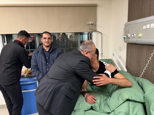 امين عام حزب عزم  وكتلة عزم النيابية يزورون  مصابي  الأمن العام